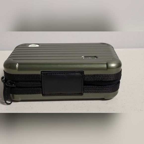 ✨ Rimowa Accessory Case - Picture 2 of 9